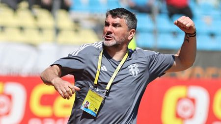 Adi Mihalcea nu dezarmează și își felicită jucătorii după Unirea Slobozia - UTA 0-1. „Nu am mai avut norocul din alte meciuri”