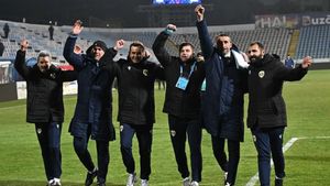 Asta da surpriză! Înlocuitorul lui Mirel Rădoi ar putea fi antrenorul din Superliga, hăituit pentru că nu avea licență PRO