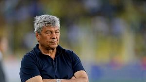 Reacție vulgară a unui fost star de la Dinamo Kiev: „Ești un clovn. Să te duci la naiba cu Lucescu. 2020 - vin vremuri întunecate!”