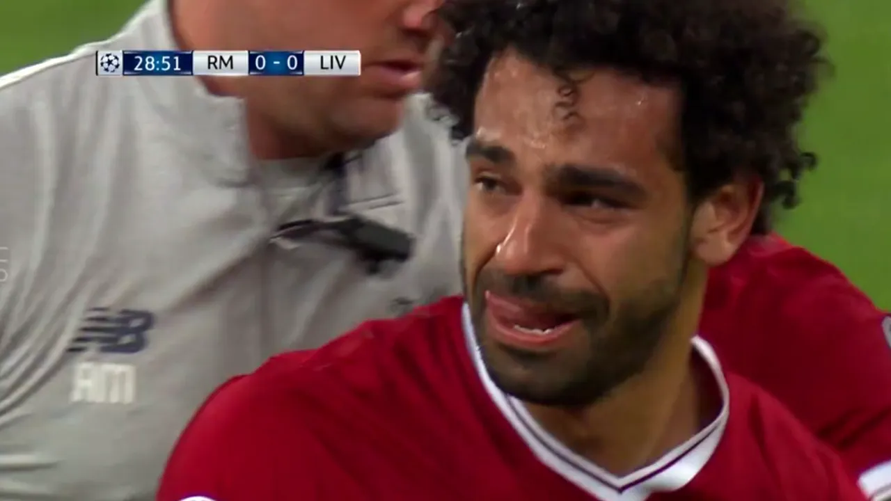 Când fotbalul își alege cel mai prost moment să fie nedrept! Salah a ieșit cu lacrimi în ochi din cel mai important meci al carierei. VIDEO | Faza în care Sergio Ramos l-a scos din joc pe starul lui Liverpool