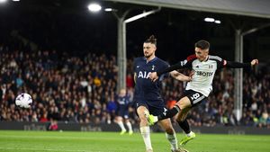 Ce i-au transmis englezii lui Florin Manea despre Radu Drăgușin, după meciul lui Tottenham în care Spurs a luat trei goluri cu românul pe teren