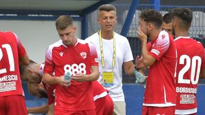 Explicațiile lui Valentin Lazăr, după ce a aruncat către Ovidiu Burcă cu două perechi de chiloți: „Nu a avut curaj să mă privească pe mine în ochi”