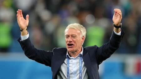 "Regele Leu" al Franței! Cum a reușit să transforme Didier Deschamps o echipă într-o campioană a lumii. Selecționerul Franței, văzut ca o persoană care zâmbește tot timpul, chiar și fără să spună ceva