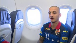 Alexandru Mitriță, interviu din avionul echipei naționale a României. „Am nevoie de maximum trei zile pentru a fi în formă!” De ce se teme românul | VIDEO