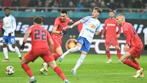 FCSB, criticată după ce Mihai Stoica a recunoscut că Gigi Becali a făcut schimbările la meciul cu Farul: „A rămas să mai spună Pintilii că ăsta e adevărul!” | VIDEO EXCLUSIV ProSport Live