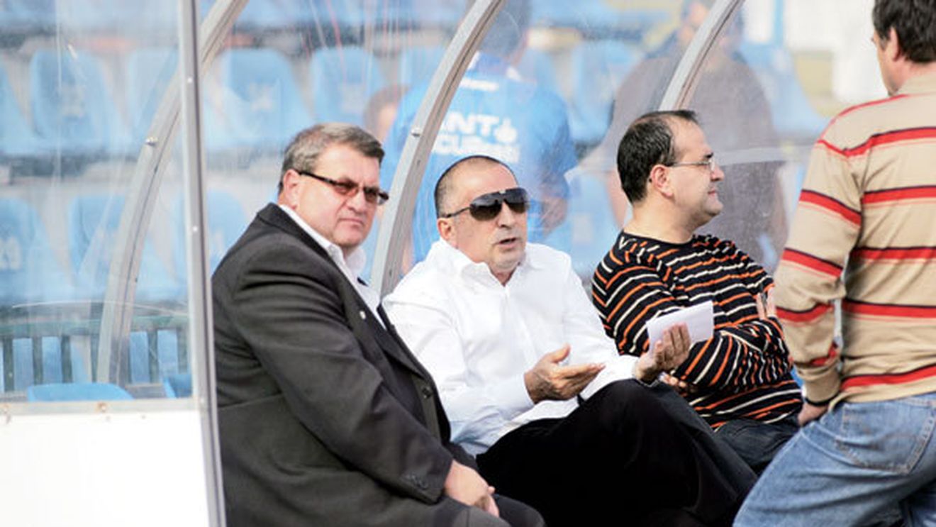 Acum șase luni:** "Nu ne place!" Ieri: "Arbitrajul e mai bun cu el!"