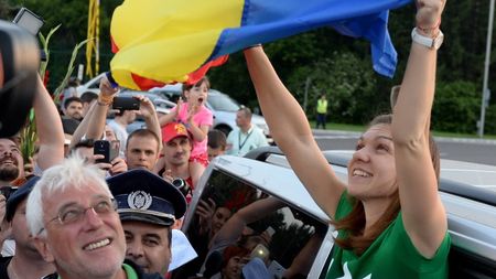 De la campioni, pentru români: urări de 1 decembrie. Ciprian Marica: "Am venit la ziua ta, Românie. Sunt răcit tare, dar am ținut morțiș să trăiesc acest moment de lângă inima ta, să aud pașii soldaților care te apără". Simona Halep, mesaj de mii de like-uri. Privire cuprinzătoare a "Regelui" Hagi, alegere inedită a lui Mutu și "verticalizare" de la Torje