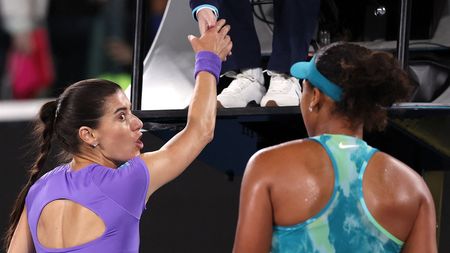 Scandalul escaladează după gestul Soranei Cîrstea față de Naomi Osaka! Un activist din SUA o acuză de rasism pe româncă: „De pe vremea Serenei Williams vedem acest tipar”