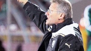 Pro și contra BÃ¶lÃ¶ni la Steaua!** E sfătuit să revină în Ghencea, însă e avertizat că s-ar întoarce "în mocirlă"