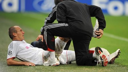 Robben, OUT **o lună!