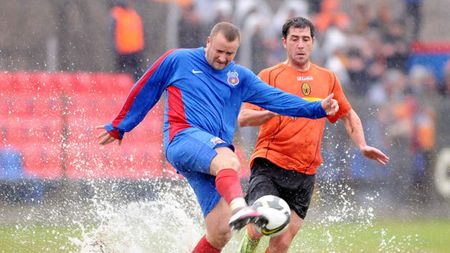 Președintele lui FCM Bacău a venit la București pentru a se asigura că FRF respectă decizia TAS în "cazul Baciu":** Steaua nu ia licența, dacă nu dă banii!"