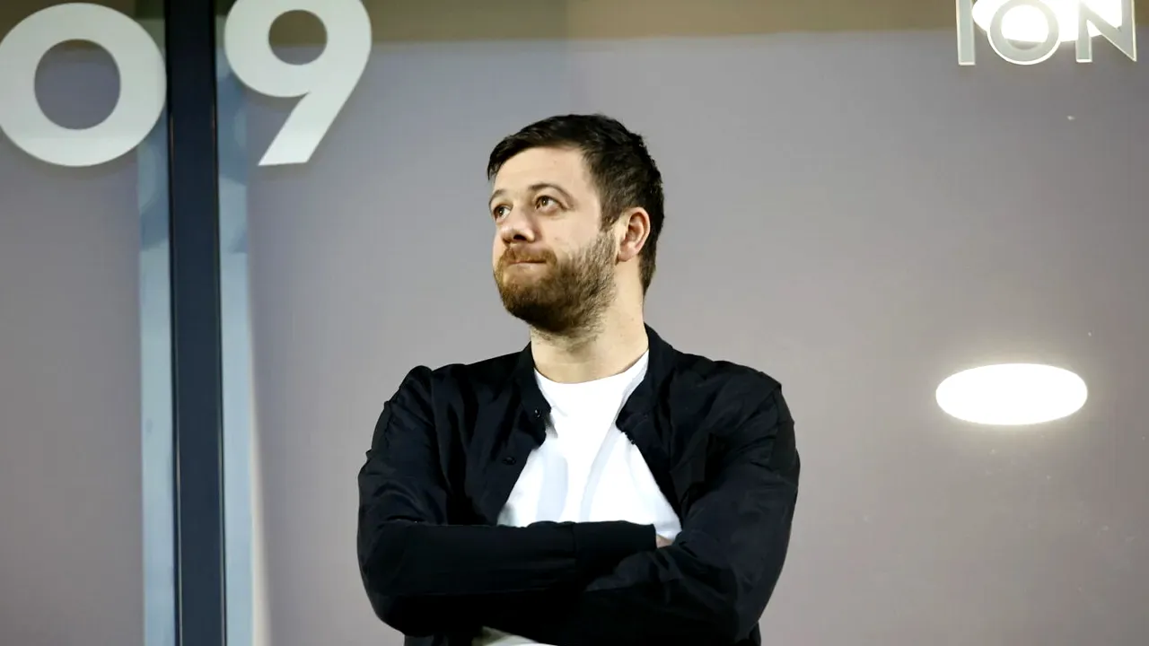 Clauza incredibilă pe care Victor Angelescu a acceptat-o în negocierile cu Mihai Rotaru pentru Elvir Koljic. A plătit o sumă importantă și a mai și făcut acest compromis!