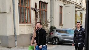 Zeljko Kopic pare că a ajuns la concluzia amară: doar Dumnezeu îi mai poate salva pe „câini” de la retrogradare. Unde a fost surprins antrenorul lui Dinamo. FOTO EXCLUSIV