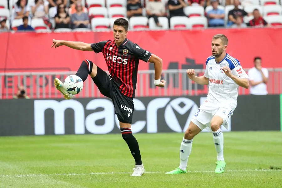 Rareș Ilie (stânga) a adus în conturile Rapidului mai multe milioane de euromage: 713985022, License: Rights-managed, Restrictions: *** World Rights Except Belgium and France ***, Model Release: no