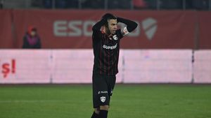 Cătălin Cîrjan se întoarce de la națională și se operează: dublă intervenție pentru căpitanul lui Dinamo. Cât de repede revine la antrenamente?