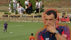 Imagini epocale! Unde a ajuns să antreneze fostul tehnician de la FCSB: a plecat de la Gigi Becali, dar a rămas cu mătăniile. EXCLUSIV