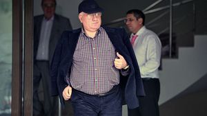 Îi îndeamnă pe fani să-i "doară în pălărie" de vreme!** Mitică va fi cel mai mare fan al echipei lui Ilie Stan: "Îmi iau cizme de cauciuc și vin să susțin Steaua"