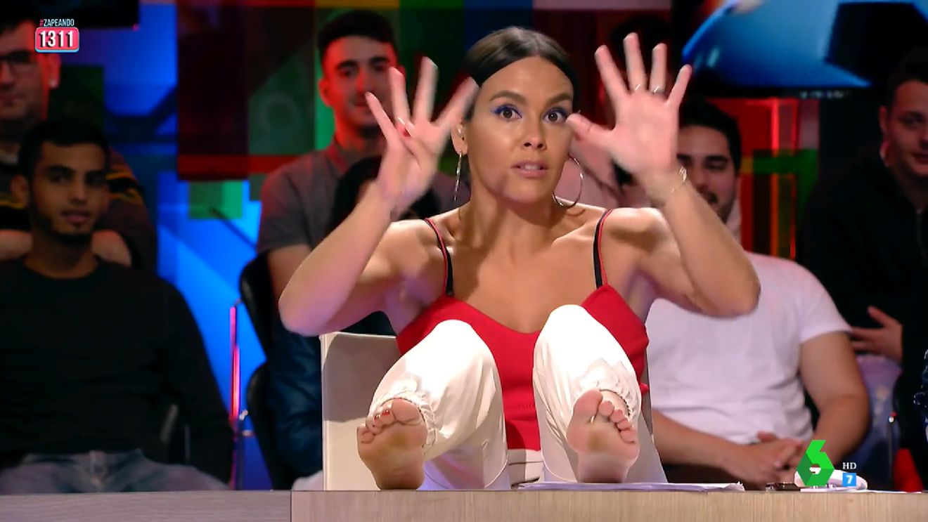 VIDEO | Imagini memorabile! Această prezentatoare l-a ironizat în direct pe Cristiano Ronaldo, în urma gesturilor din Atletico - Juventus. Și-a pus picioarele pe birou: "E urât, nu?"