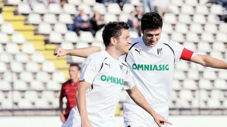 A transferat Steaua o rezervă de lux?** Levi trebuie să schimbe din nou sistemul pentru ca Bălan să prindă echipa! Vezi ce variante are