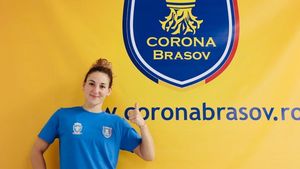 Corona Brașov a pierdut o echipă întreagă care se lupta la titlu și a transferat alta pentru a reveni în Liga Florilor. Cine este ultima achiziție