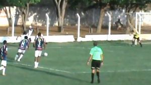 VIDEO** Nebunie curată în Brazilia! Scăpase singur cu portarul, la ultima fază a meciului, când ceva nemaivăzut s-a întâmplat