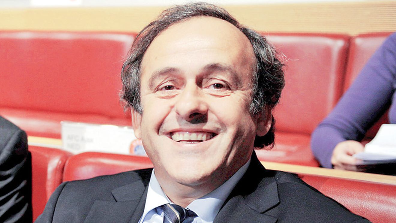 Platini a testat sistemul cu șase arbitri