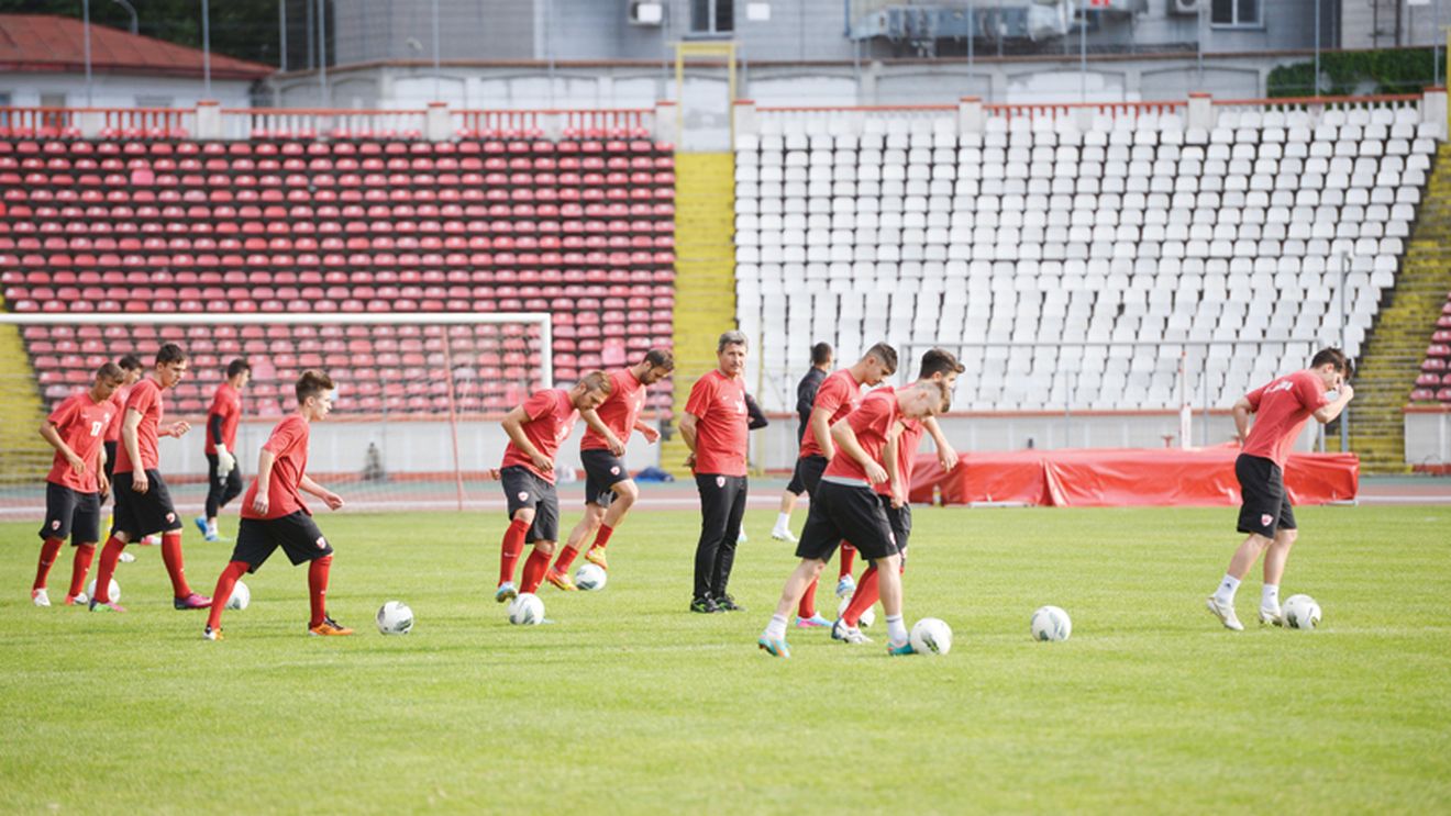 Mișcări de trupe la Dinamo. Mulțescu vrea să depășească "pragul" Rusescu și anunță plecarea a doi jucători
