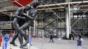 Cel mai trist moment dn cariera lui Zidane, ridicat la rang de artă!** Fanii l-au asaltat pe francez cu mesaje de protest: "Cere-le s-o scoată!"