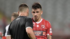 EXCLUSIV | Sergiu Hanca, pus la pământ. Numele uriaș din istoria lui Dinamo nu-l iartă: "Reziliază contractul dacă vrei să te lași de fotbal. Nu ai caracter dacă pleci, devii casnic, nu știu unde mai poți să joci!"
