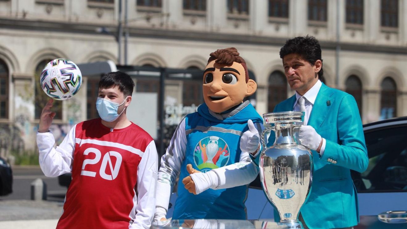 Trofeul EURO 2020 a ajuns la București! Instrucțiuni speciale primite de la UEFA + Ce spun ambasadorii români ai Campionatului European | GALERIE FOTO