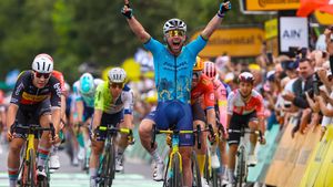 Uitați de EURO, uitați de fotbal! S-a scris istorie în sportul mondial după o performanță unică! Turul Franței are o nouă legendă! Record fabulos după 49 de ani pentru Mark Cavendish