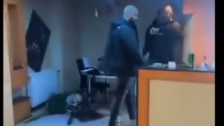 Câțiva olandezi veniți la București au distrus apartamentul închiriat de la un român de rând. I-au spart totul în casă și s-au filmat