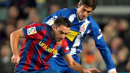 FOTO** Vezi poza care demonstrează că Xavi a fost ținut în careu!