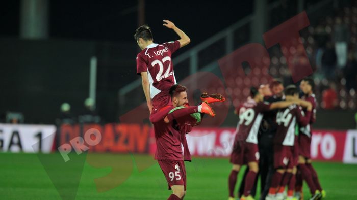 Derby-ul ultimei secunde: CFR Cluj - U Cluj 1-0. Echipa lui Miriuță egalează Steaua în clasamentul Ligii 1 cu 20 de secunde înainte de final