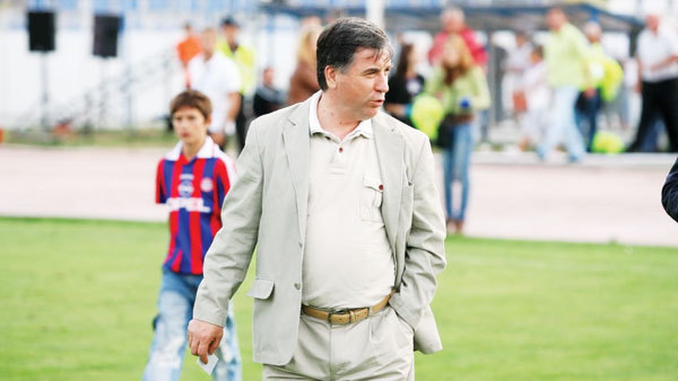 Steaua vrea bani de la copii pentru a-i lăsa să plece!** Președintele, amenințat: "I-aș aplica o corecție lui Argăseală!"