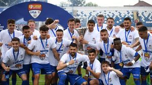 A încheiat sezonul cu o ”dublă” contra lui Dinamo, a primit trofeul Ligii 2, dar așteaptă și o medalie de campion al României cu Farul: ”Acolo nu prea am jucat, dar se pune”