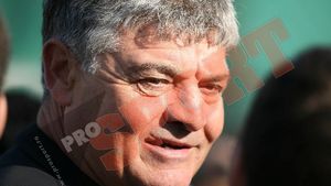 "Dacă vine o ofertă de la Dinamo, bine,** dacă vine alta din afară, mă urc în primul avion!"