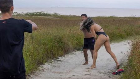 Un bărbat, bătut de o luptătoare MMA din Brazilia chiar pe o plajă din Rio! Motivul e incredibil | FOTO