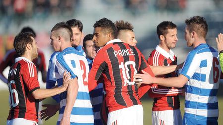 Rasiștii au întrerupt meciul!** Jucătorii lui AC Milan s-au retras de pe teren după ce au fost insultați de suporteri