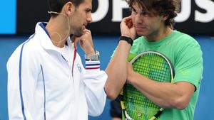 Rivalitatea-mamut a tenisului masculin: al 45-lea duel direct Djokovic - Nadal, într-o decadă, în finala din Beijing. "Nole" a fost ținut cu mari eforturi mai mult de o oră pe teren. "Rafa" a rezolvat ecuația Fognini