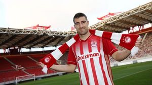 Olympiacos a dat lovitura pe piața transferurilor! Sokratis Papastathopoulos a semnat cu grecii, după ce Liverpool îl contactase în ultimele zile