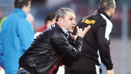 Blatul fantomă!** "L-a anunțat cineva, altfel venea cu valiza și-l arestau ca pe Teia Sponte!" Detaliile unui meci la care Șumi a pierdut un car de bani