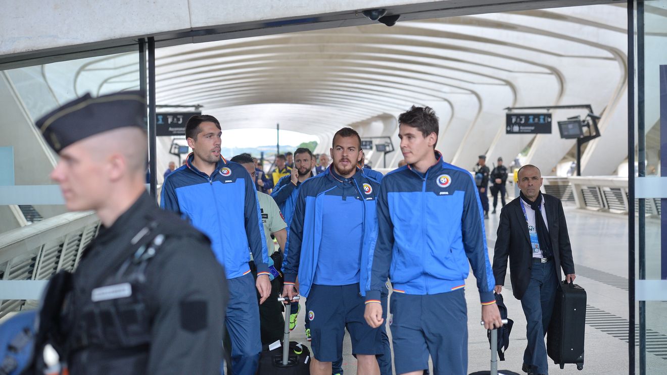 Glume de fotbaliști :). FOTO | Dialog amuzant între Denis Alibec și Silviu Lung. Starul FCSB-ului, "pus la punct": "Măcar eu..."