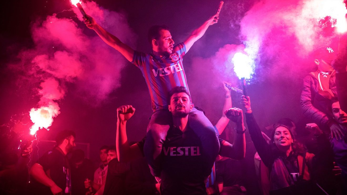 Nebunie în Turcia! Fanii au invadat terenul. Trabzonspor, campioană surpriză cu trei etape înainte de final! Jucătorul refuzat de FCSB a făcut sezonul carierei | FOTO&VIDEO