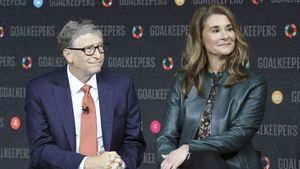 Bill Gates, miliardarul controversat care l-a intrigat până și pe Gigi Becali, face o nouă profeție legendară: ce va înlocui, în scurt timp, telefonul mobil! Tatuajul electronic, invenția Chaotic Moon, va duce la dispariția smartphone-urilor!