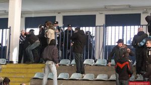 Suporterii Stelei au fost "gazați" în patinoarul Mihai Flamaropol!