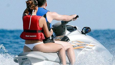 Lionel Messi și Antonella Roccuzzo au fost surprinși de fotografi în vacanță