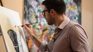 Baschet în culori. Un altfel de hobby. "Virgil Stănescu are o chemare deosebită spre pictură"