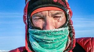 VIDEO | Tibi Ușeriu a fost forțat de medici să abandoneze competiția "Yukon Arctic" de la Cercul Polar. A fost transportat cu elicopterul la spital