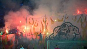 FOTO: Momente de coșmar pentru o tânără care a venit pe stadion să vadă Dinamo - Steaua. Ce a pățit 